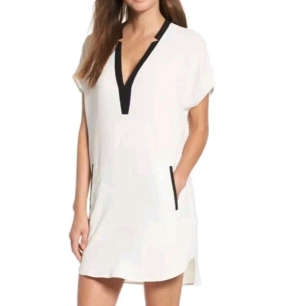 ASTR The Label V Neck Crepe Shift Dress Cream Black Short Sleeve Tunic Pockets